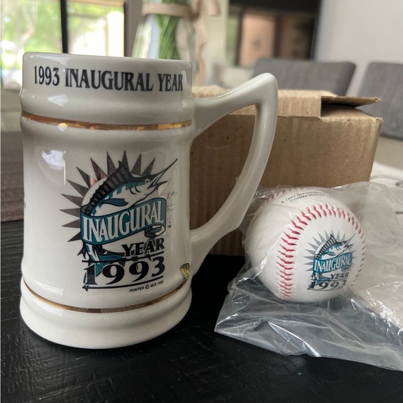 1993 Inaugural Year Marlins Ceramic Mug and Baseball - Picture 2 of 4
